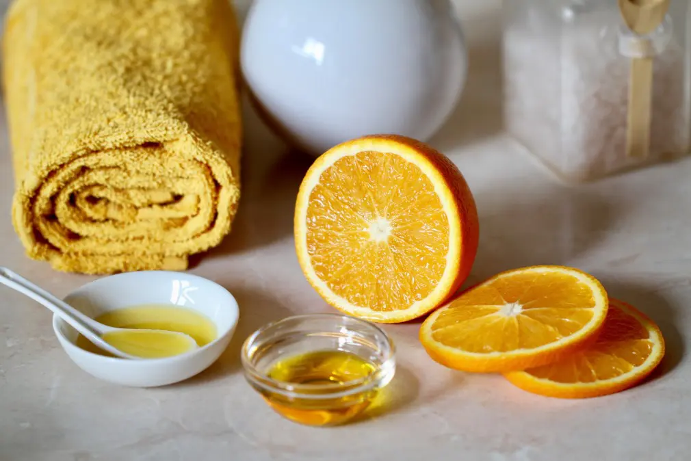 homemade-facial-mask-mask-skin-care-towel-plant-table-juicy-spoon_t20_RwZY4J
